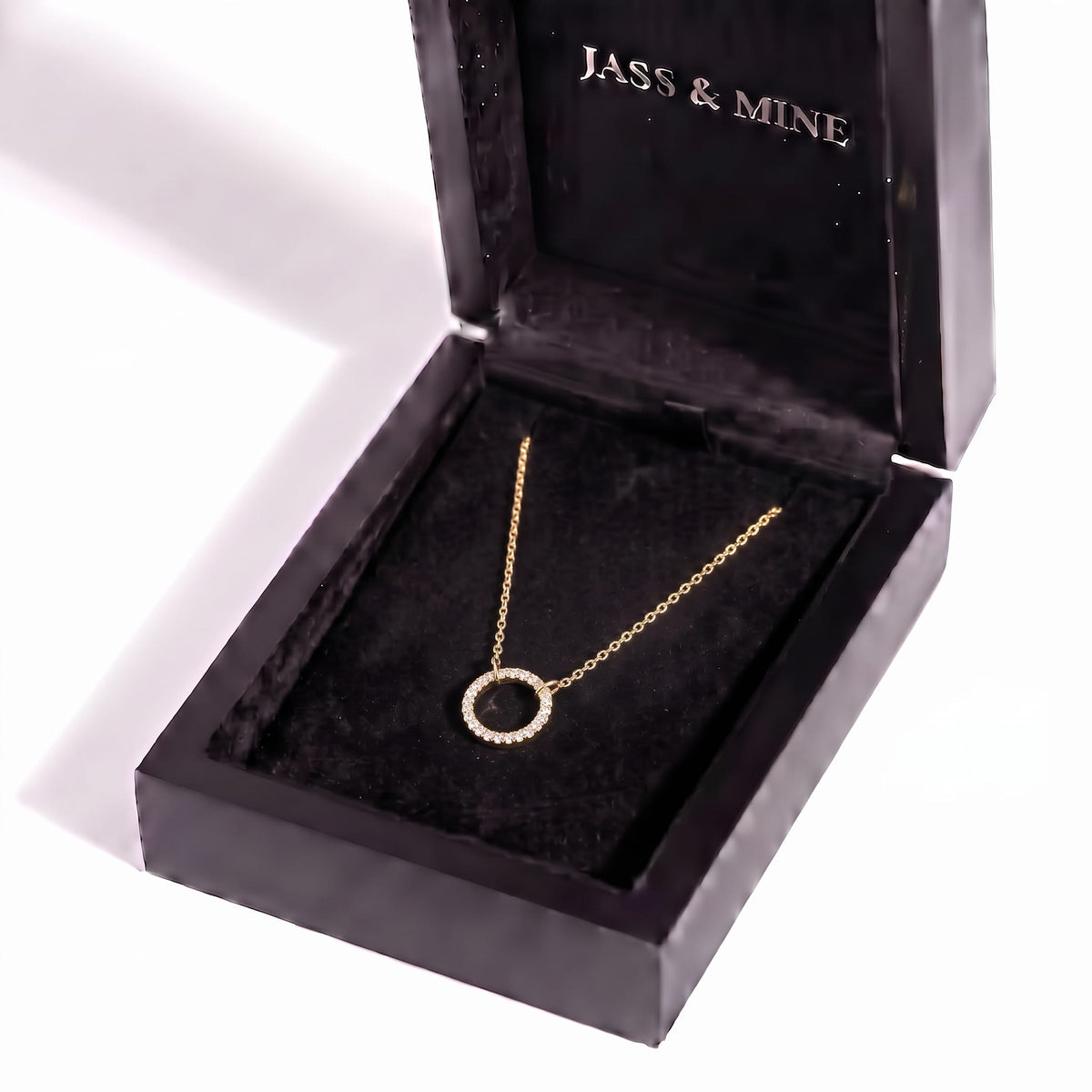 Minimal Round Necklace