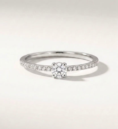 Minimal Solitaire Ring